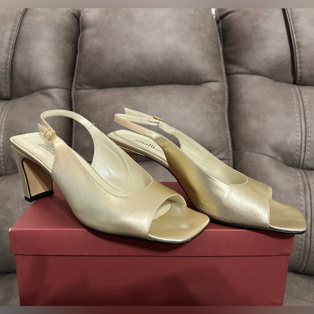 Women’s Amalfi Margie Platino Champagne Heels Size 10